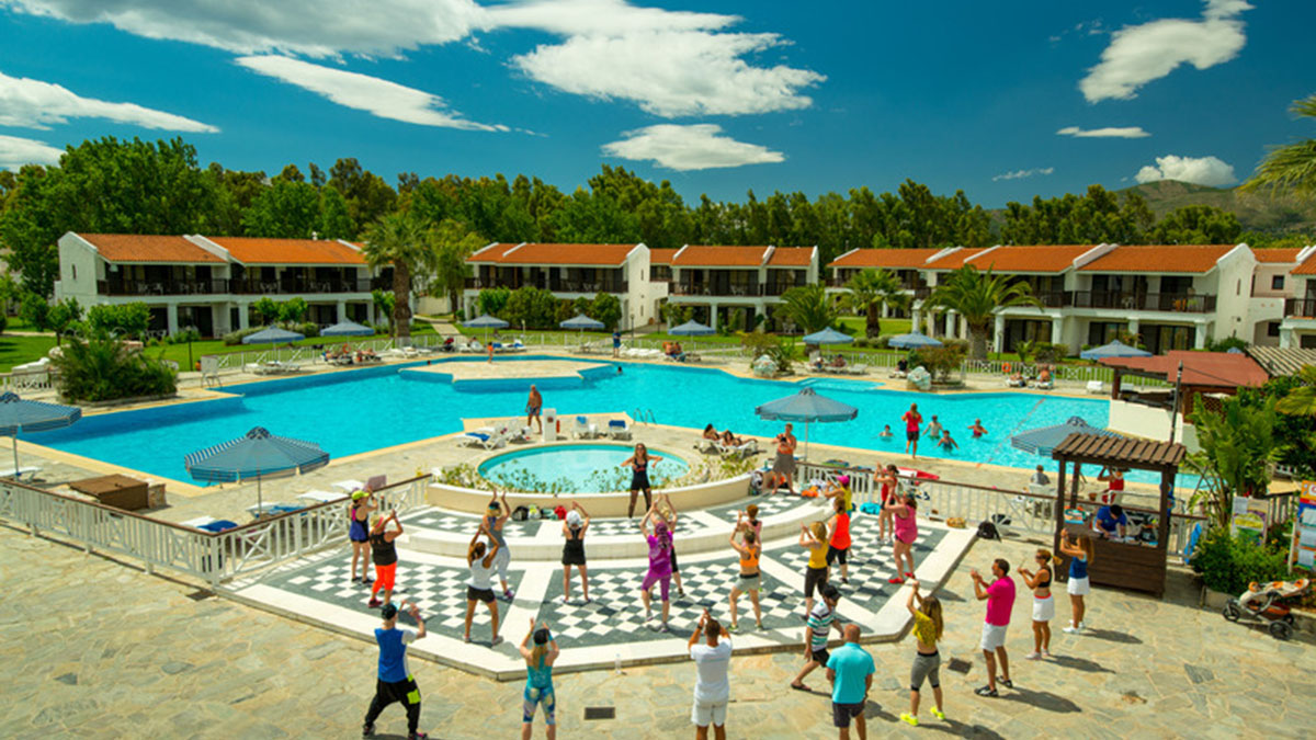 Golden Coast Hotel & Bungalows 