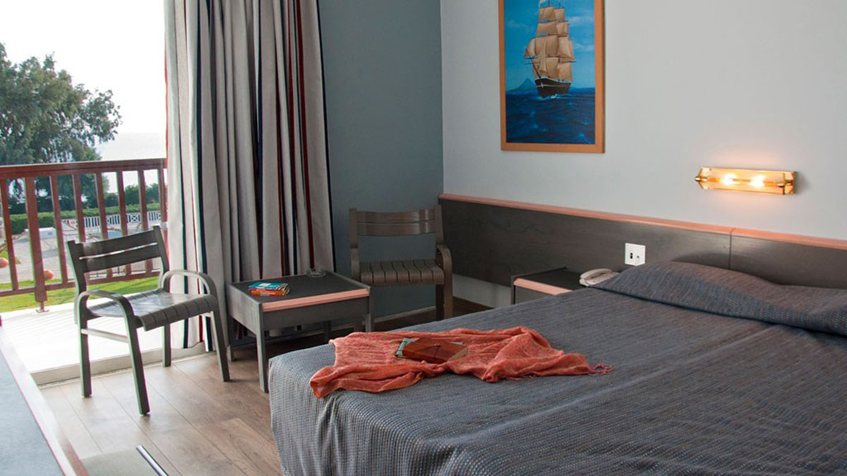 Golden Coast Hotel & Bungalows 