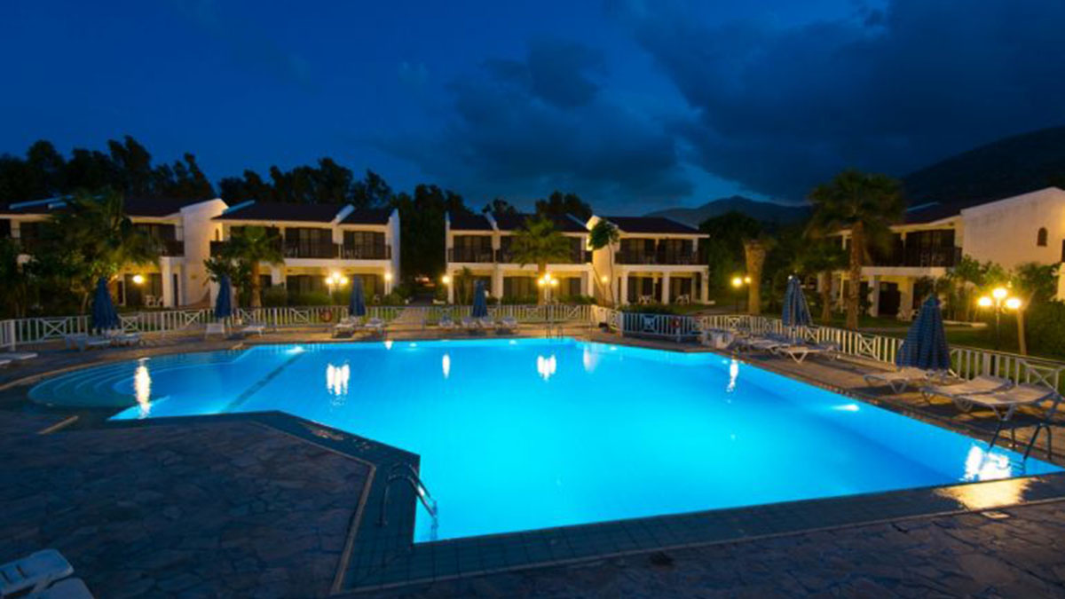 Golden Coast Hotel & Bungalows 