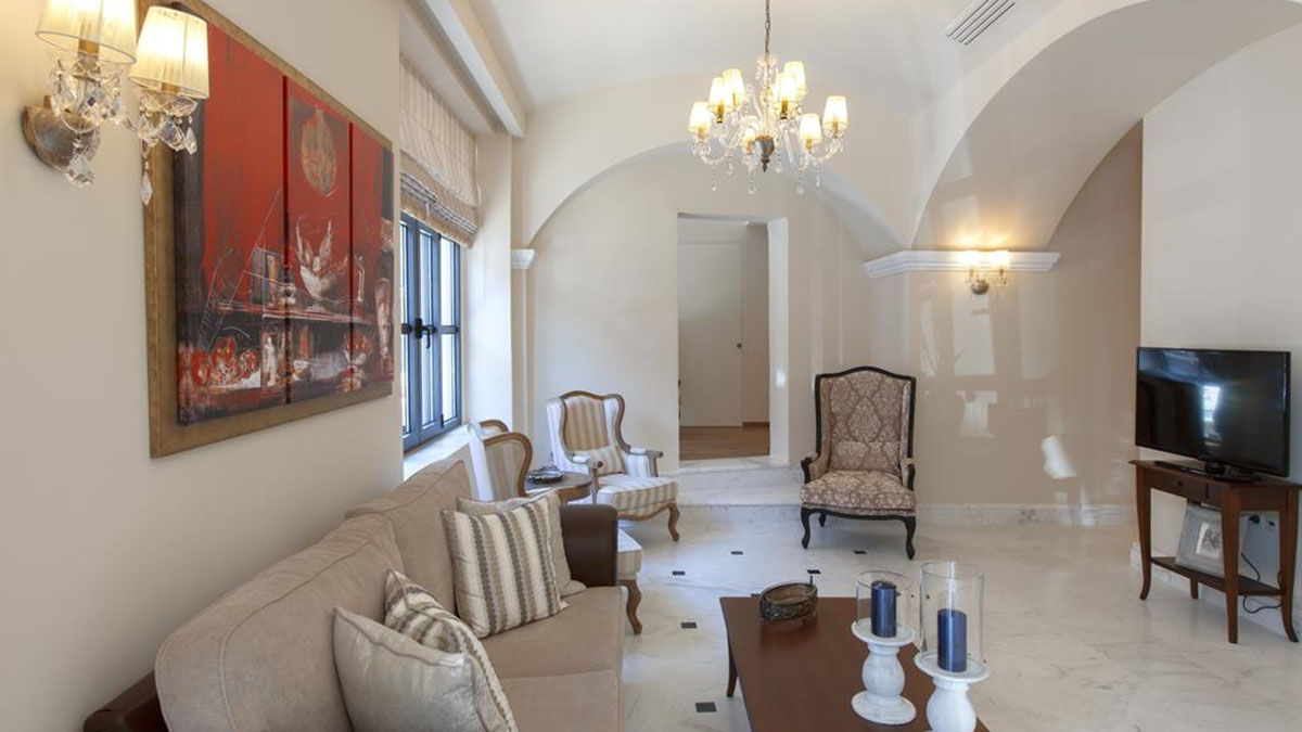 Ionia Suites Hotel - NR