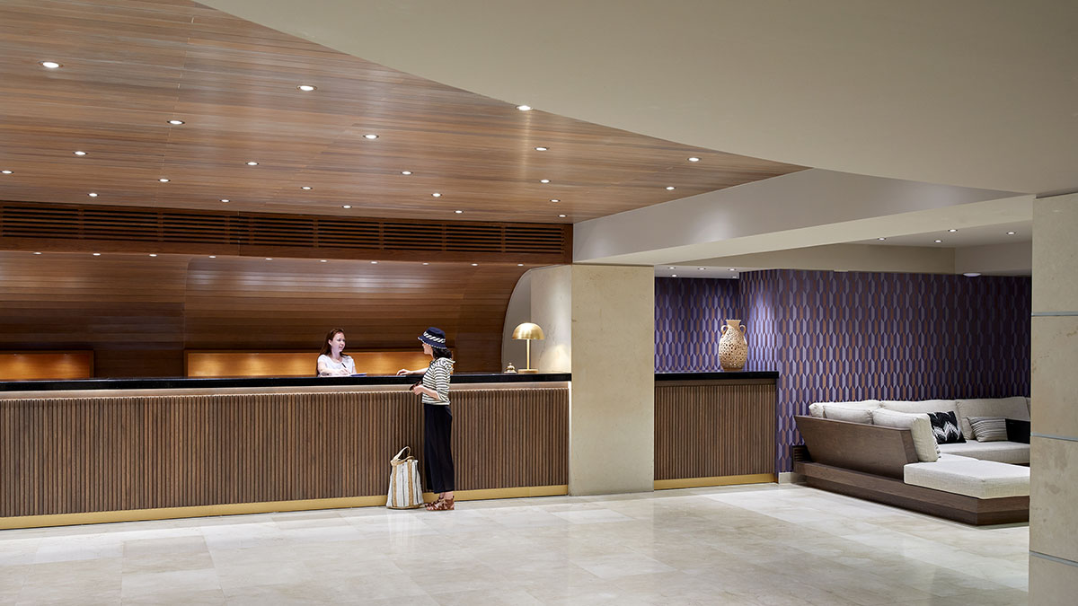 Zeus Eleva Mirabello Bay