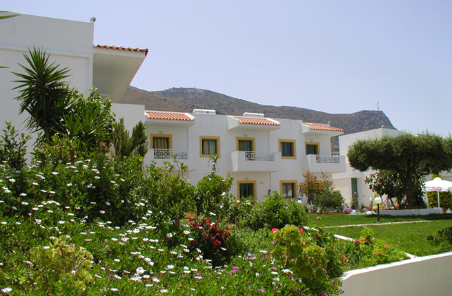 Nikolas Villas Apts - NR 