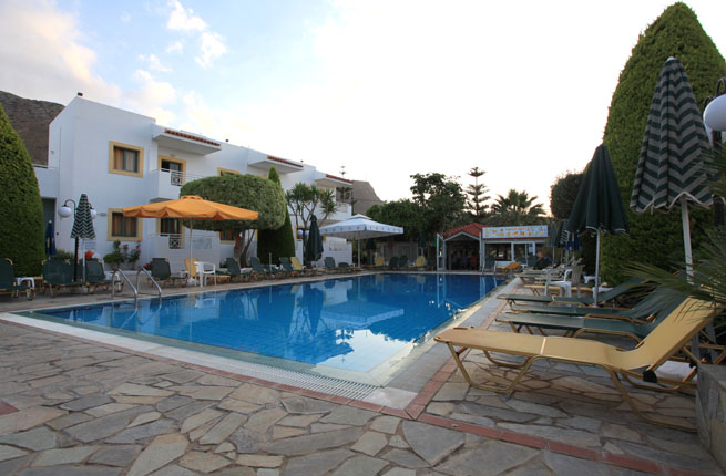 Nikolas Villas Apts - NR 