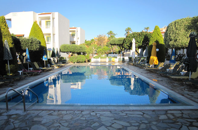 Nikolas Villas Apts - NR 