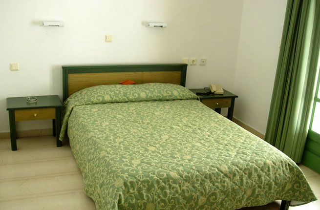 Nikolas Villas Apts - NR 