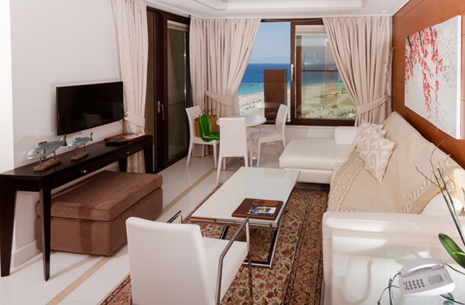 Bellevue On The Beach Suites