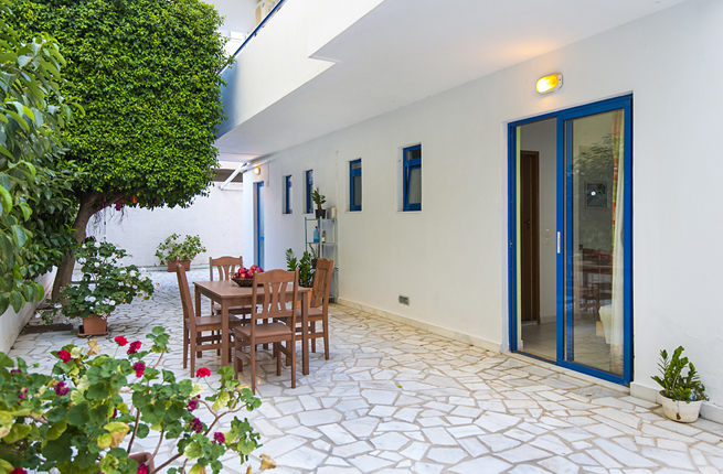 Blue Roses Studios and Apartments - NR