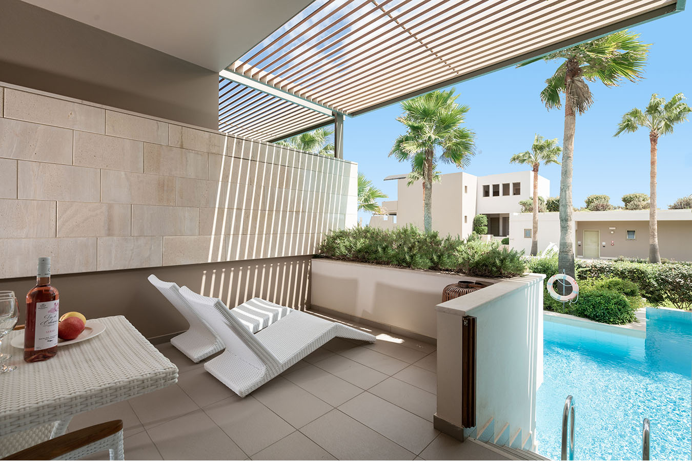 Double Deluxe Sharing Pool 