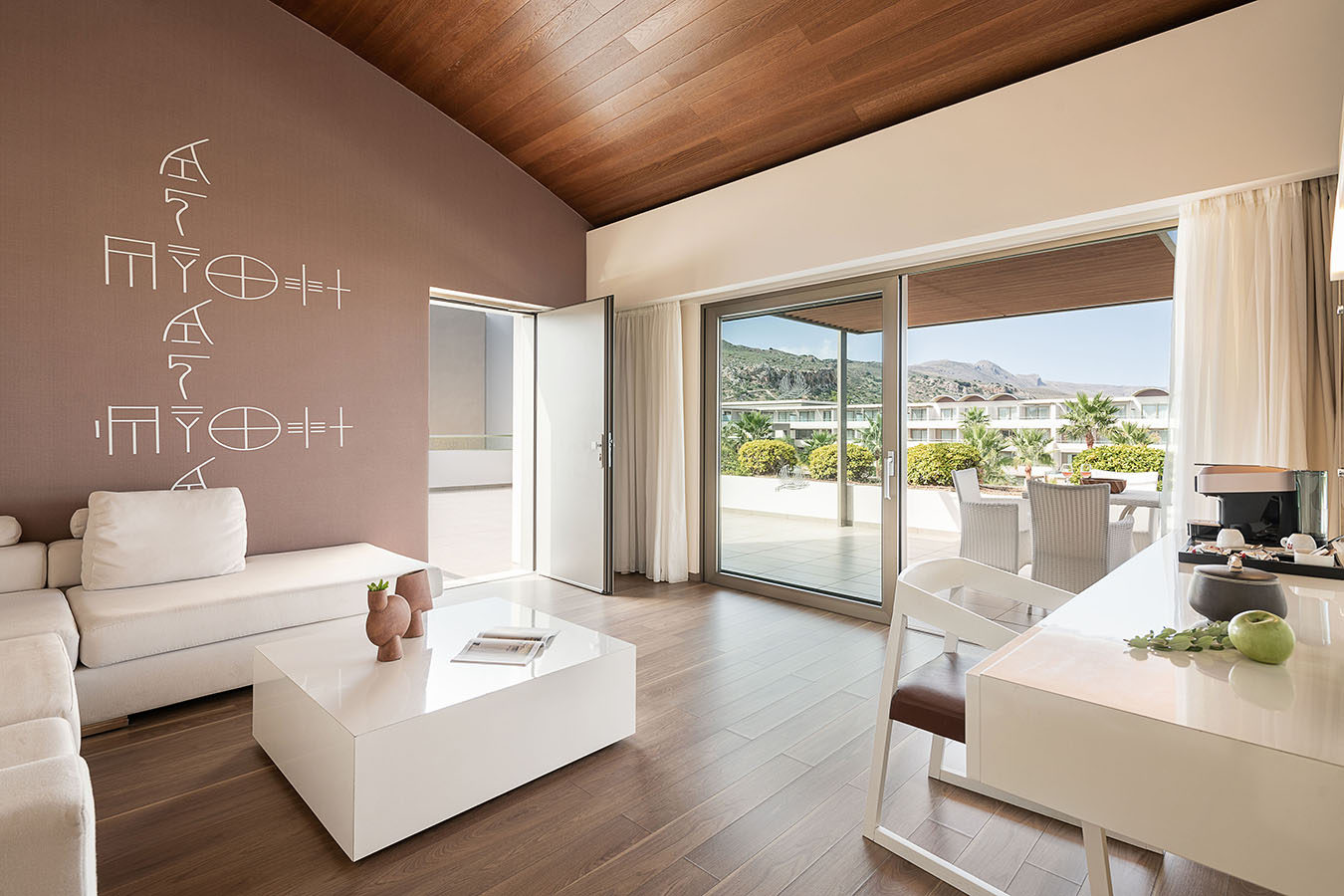 Deluxe Suite 