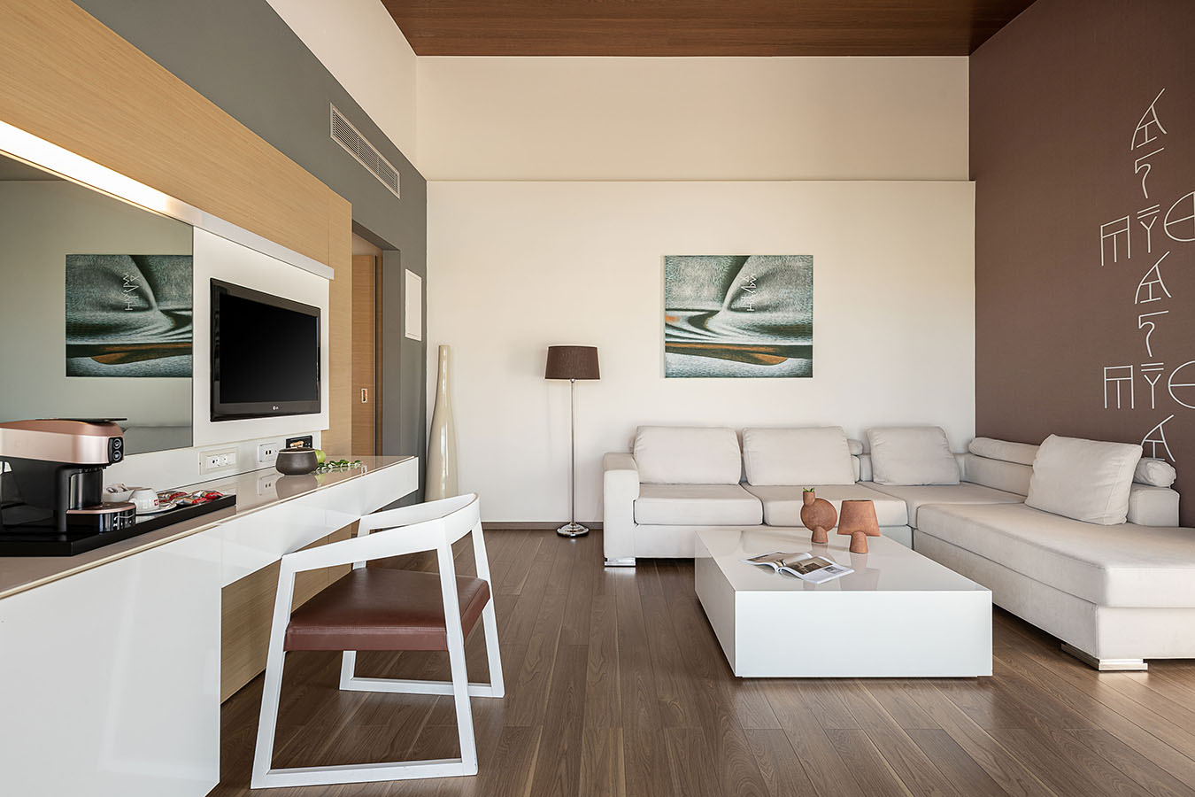 Deluxe Suite 