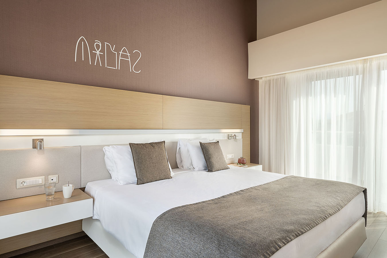 Deluxe Suite 