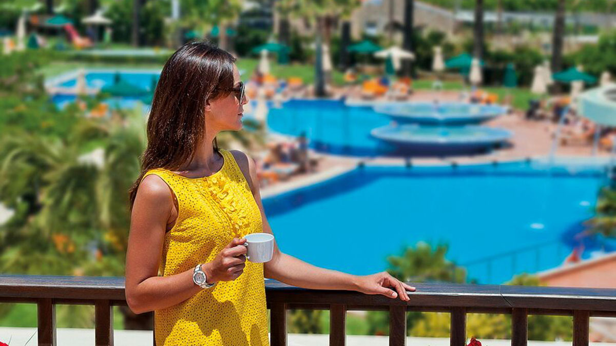 Executive Suite Pool / Sea View