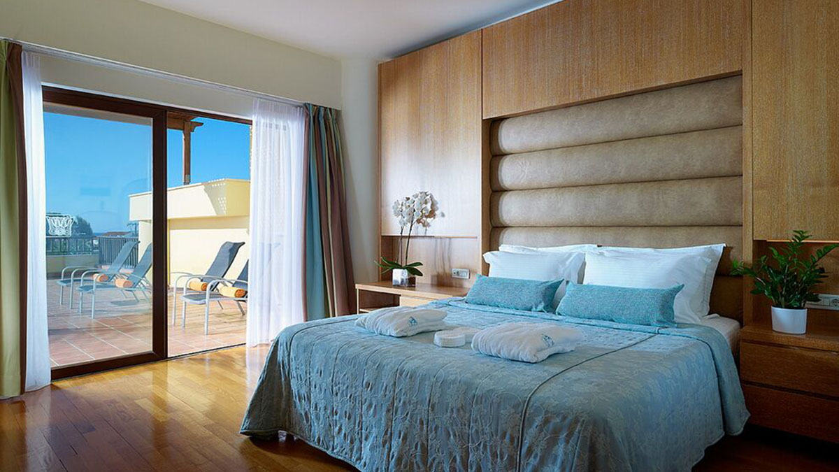 Executive Suite Pool / Sea View