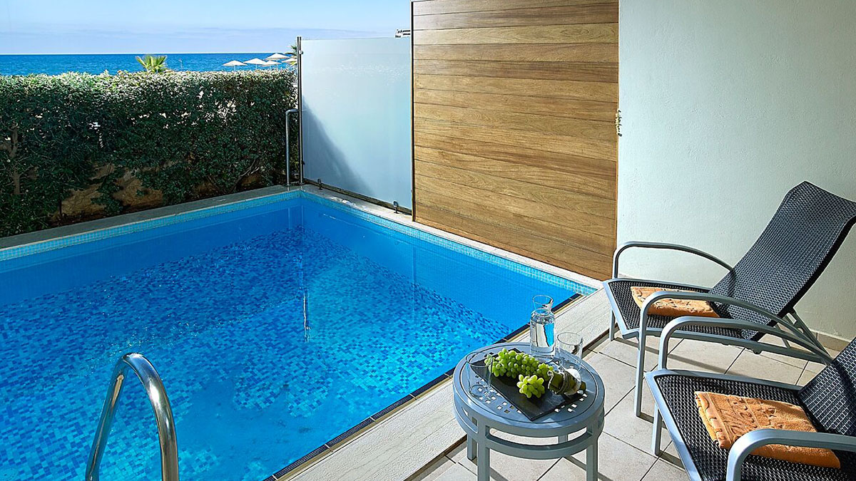 Double Imperial Private Pool Water Front 