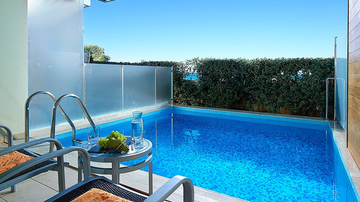 Double Imperial Private Pool Water Front 