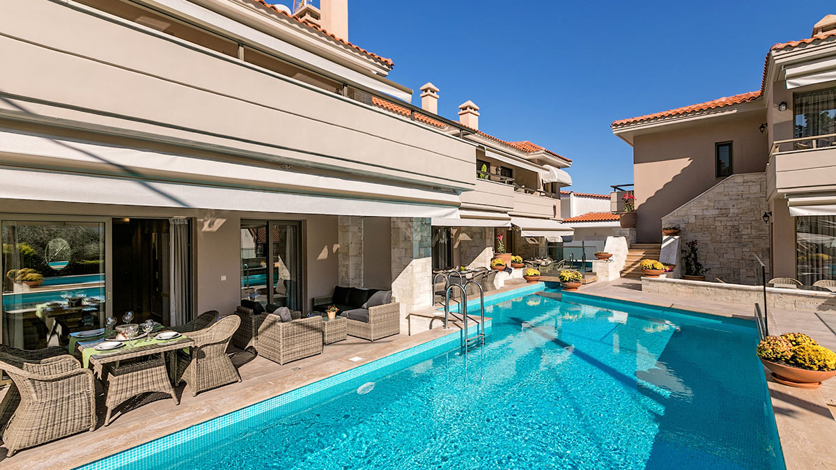 Deluxe Two Bedroom Suite Apartment with Privet Pool and Hydro Massage