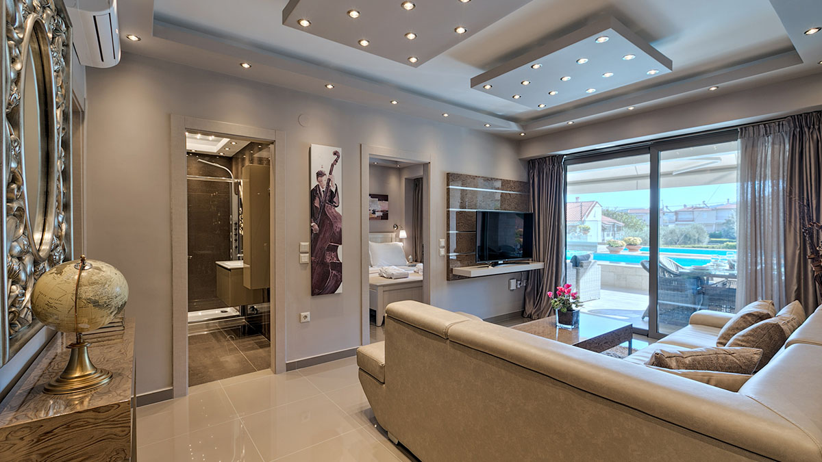 Deluxe Two Bedroom Suite Apartment with Privet Pool and Hydro Massage