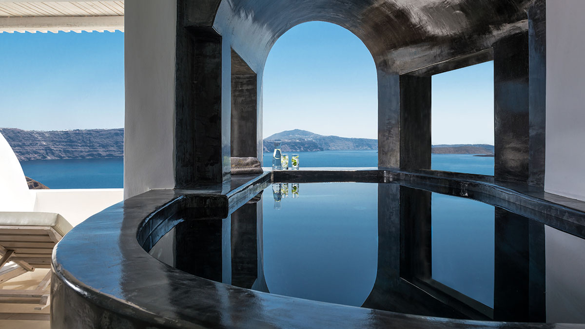 Honeymoon Suite with Outdoor Jacuzzi