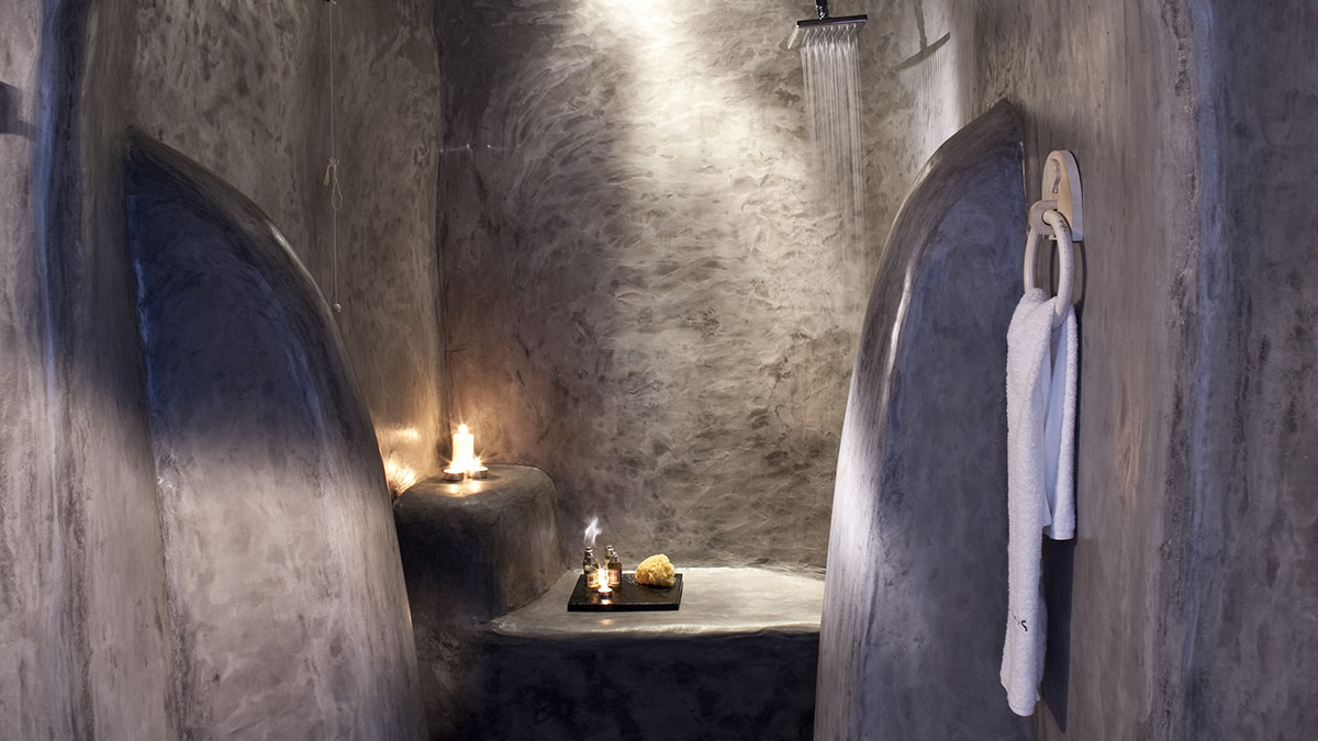 Deluxe Suite with Indoor Jacuzzi 