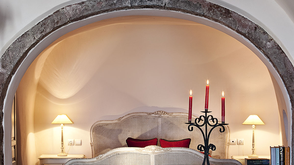 Deluxe Suite with Indoor Jacuzzi 