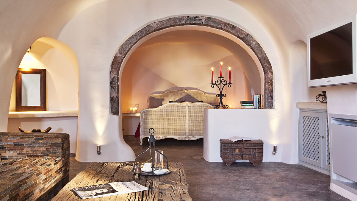 Deluxe Suite with Indoor Jacuzzi 