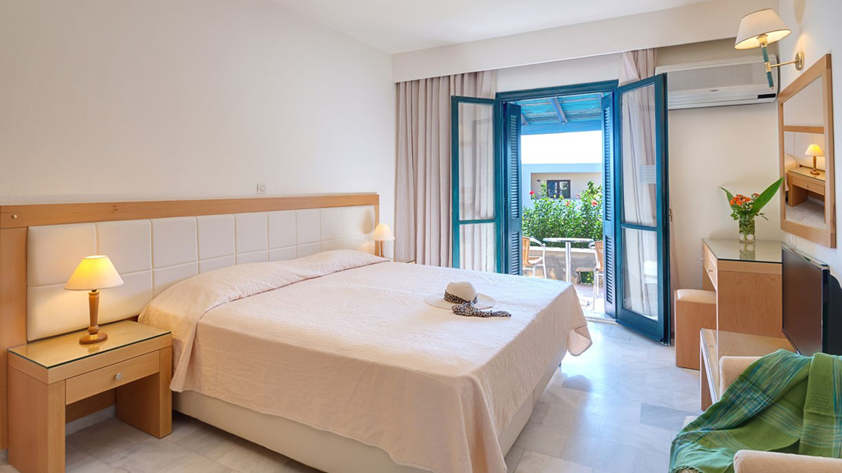 Double Room side sea view or sea view 