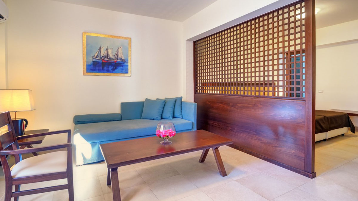 Suite 1Bedroom side sea view with pool