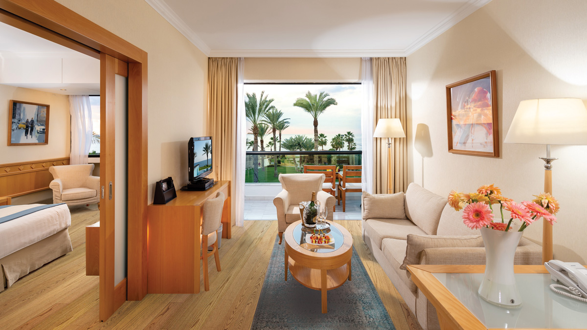 Superior One Bedroom Suite Sea View