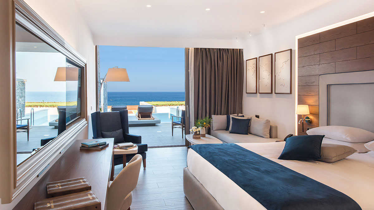 Deluxe Junior Suite Sea View with private heated pool