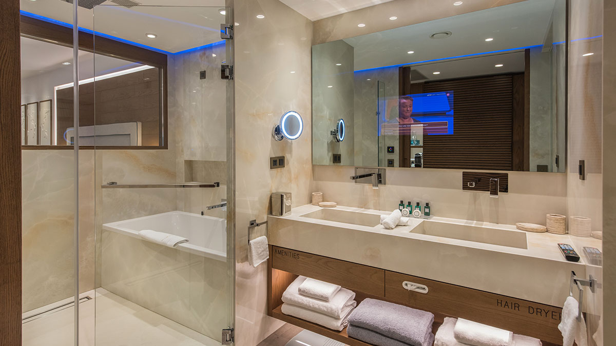 Deluxe Junior Suite Sea View with private heated pool