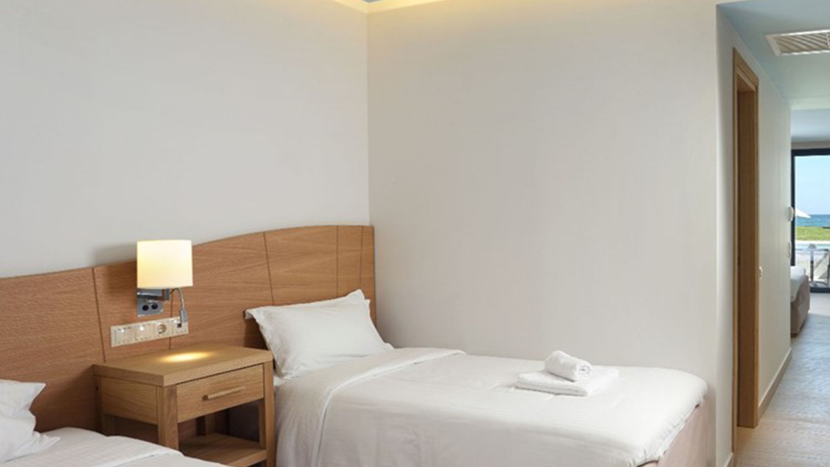 Suite Sea Front Sharing Pool