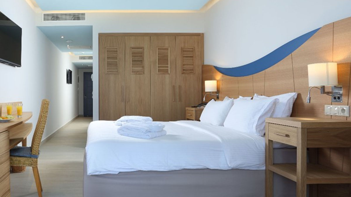 Suite Sea Front Sharing Pool