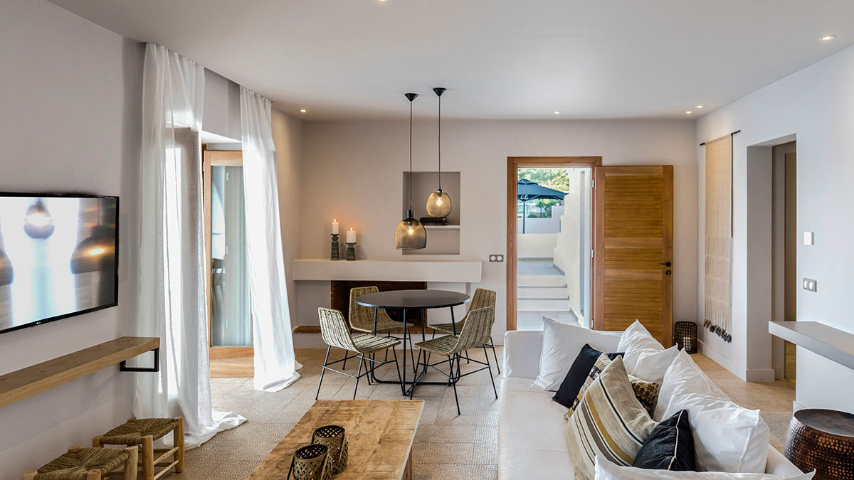 Three Bedroom Waterfront Villa Private Pool