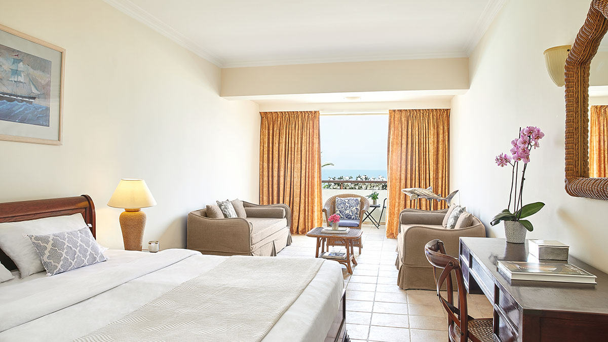 Family Open Plan Side Sea View