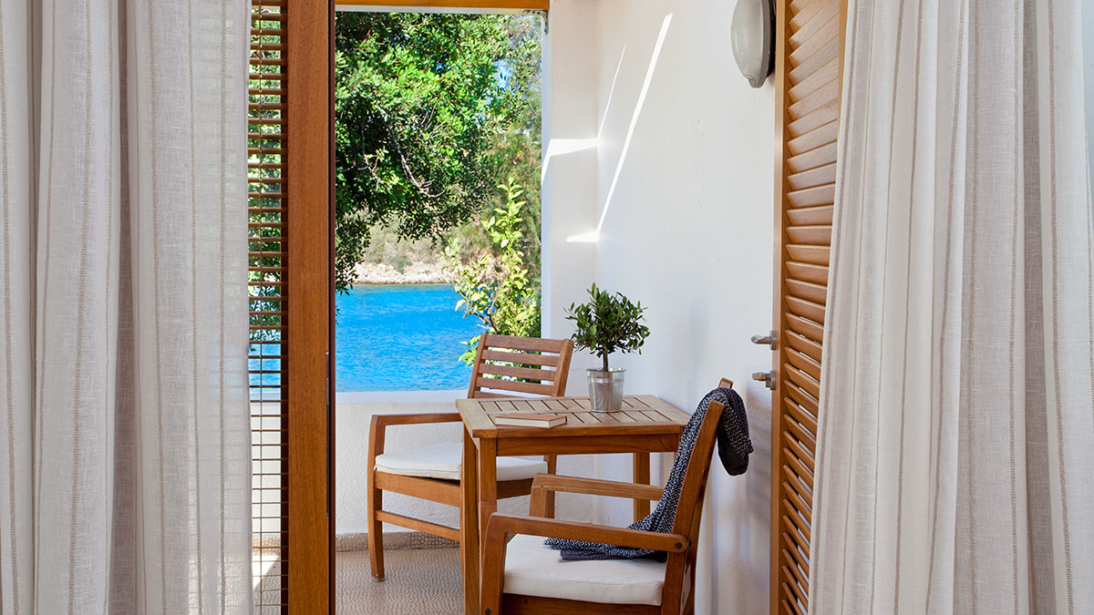 Bungalow Waterfront with Reserved Sundeck