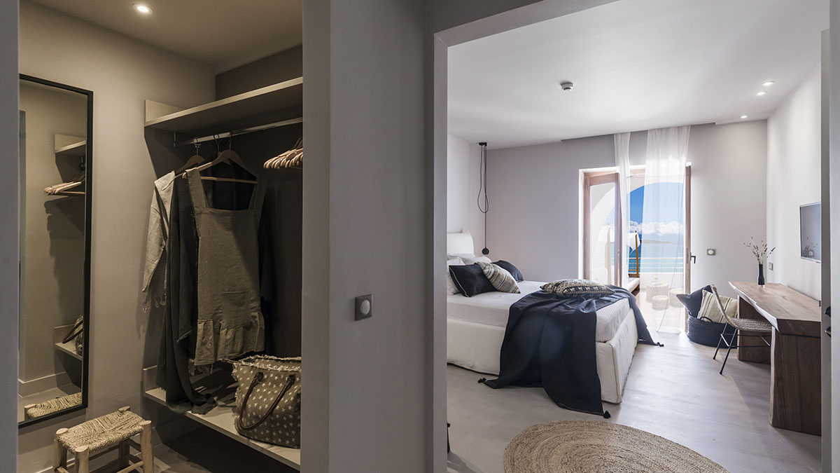 Three Bedroom waterfront Villa private pool (6 pax)