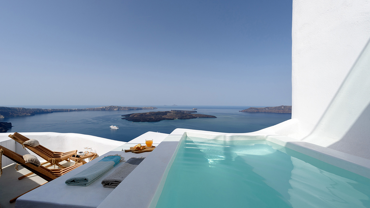 Honeymoon Suite with Outdoor Jacuzzi