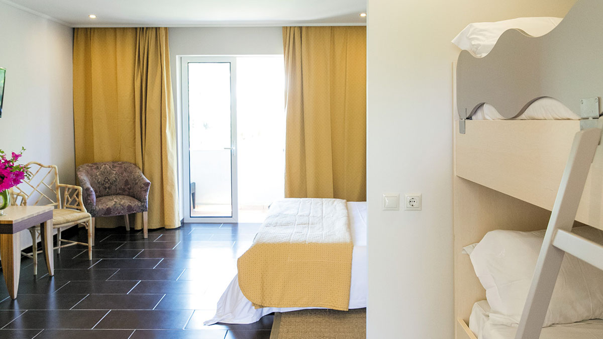 Classic Family Guestroom Bungalow (Bank-Beds) Garden View