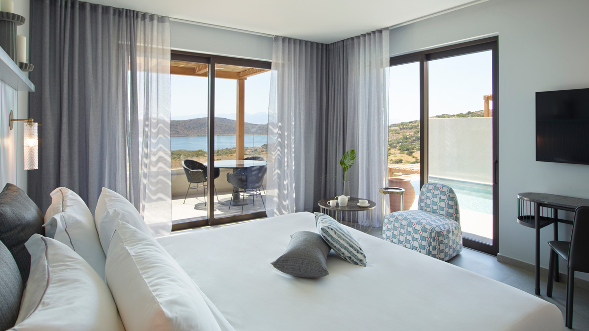 Executive Heated Pool Room Sea View