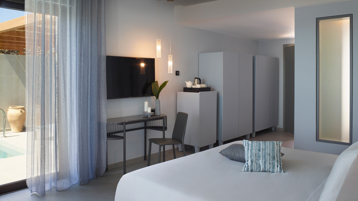 Executive Heated Pool Room Sea View