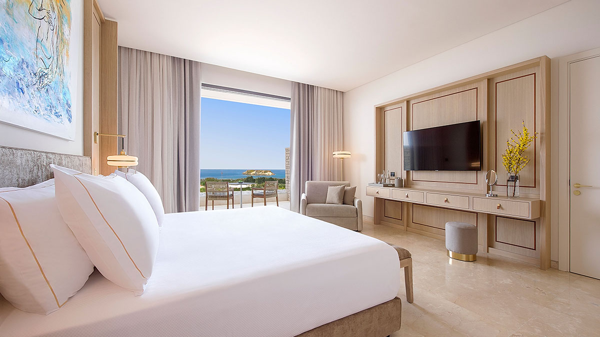 Cap One Bedroom Suite